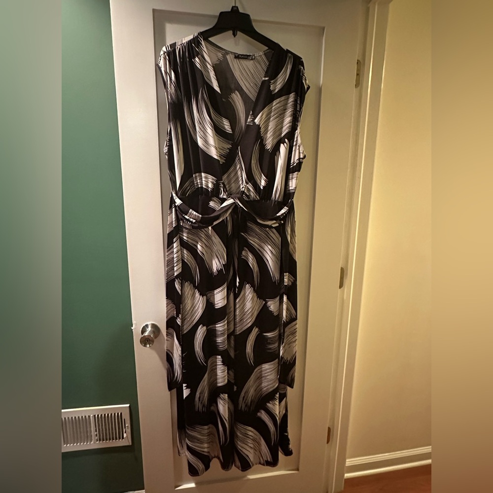 Roiii Maxi Dress - gently used, super cute, versatile, and comfy!